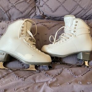 Women’s Jackson Debut Figure Skates with Gold Seal Blades